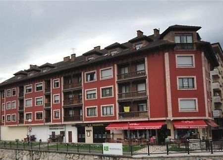 Pension Paseo Real Onís Εξωτερικό φωτογραφία